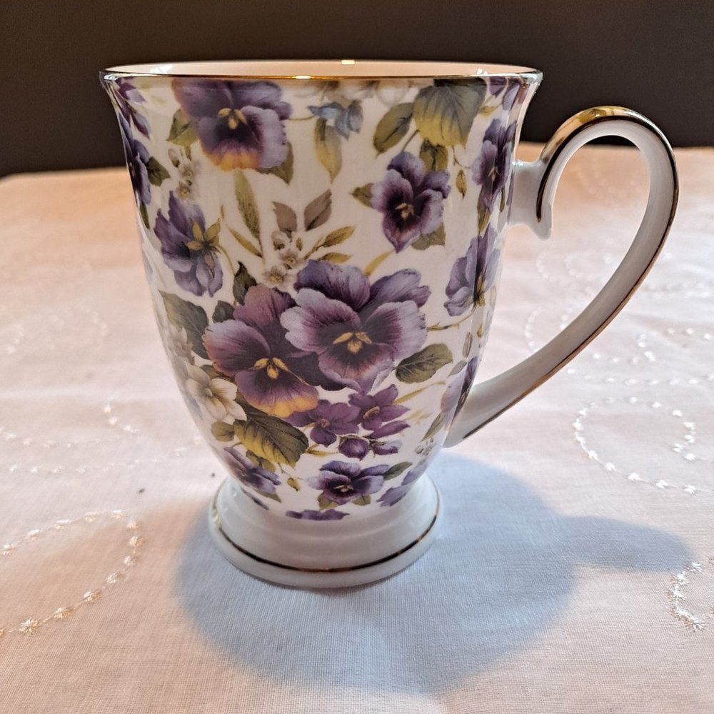 Vtg Maxwell & Williams White Pansy Mug 2003